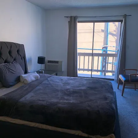 Large Hotel Suite With Walk In Closet- C18